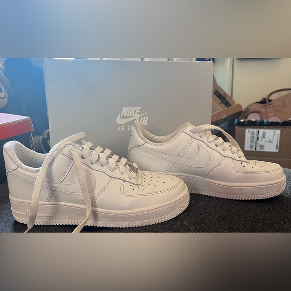 Nike Air Force 1’s ‘07 - Picture 3 of 4